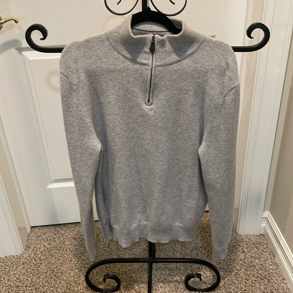 Bloomingdale's Other - BLOOMINGDALE’S MEN STORE 100% CASHMERE SWEATER